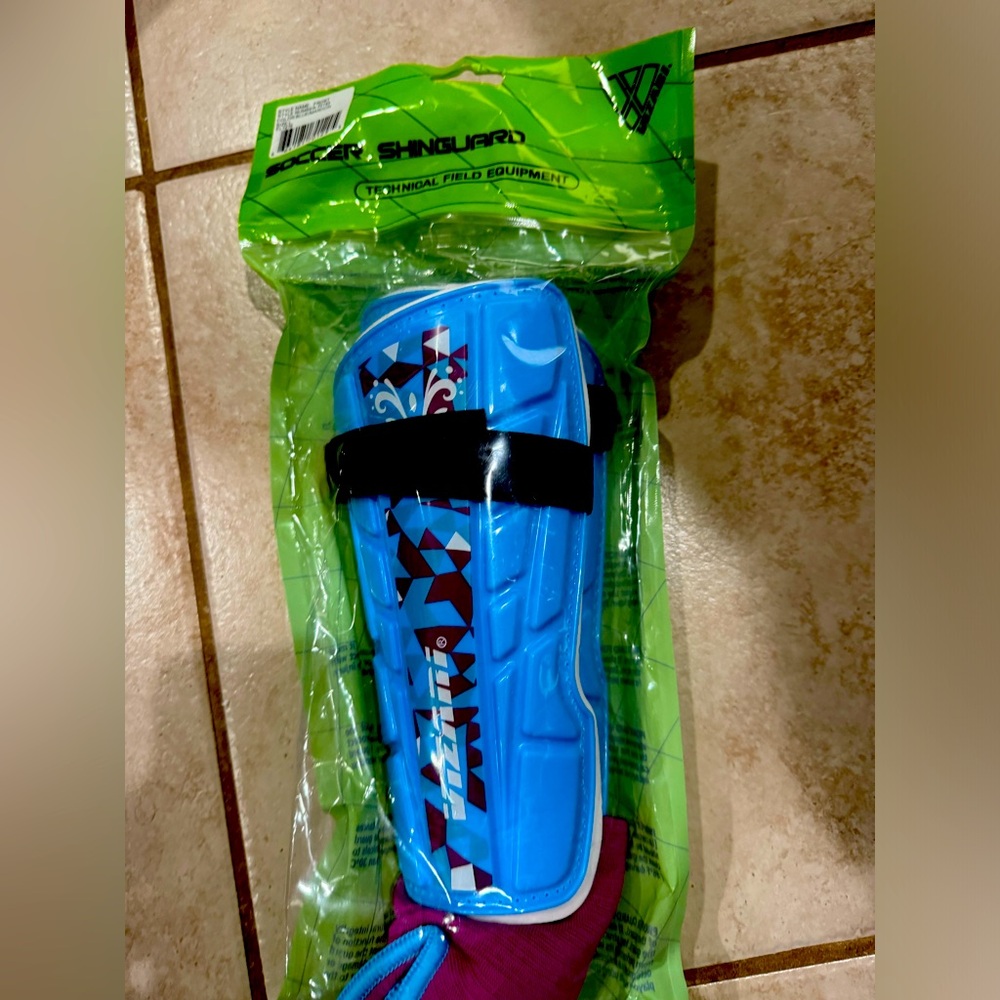 Brand New Vizari Soocer Shinguards Size L